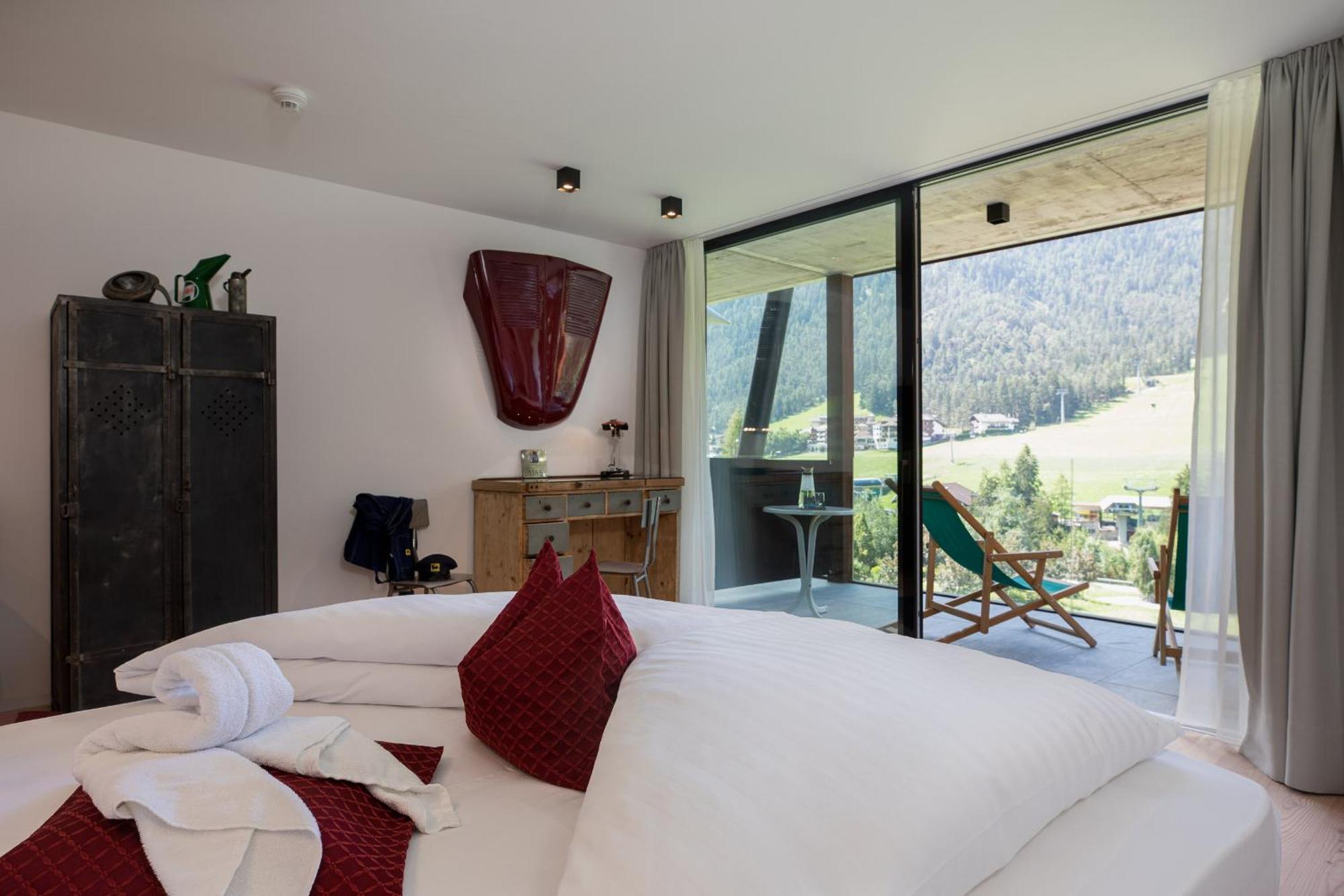 Al Plan Hotel Oldtimer Dolomites St. Vigil Zimmer foto