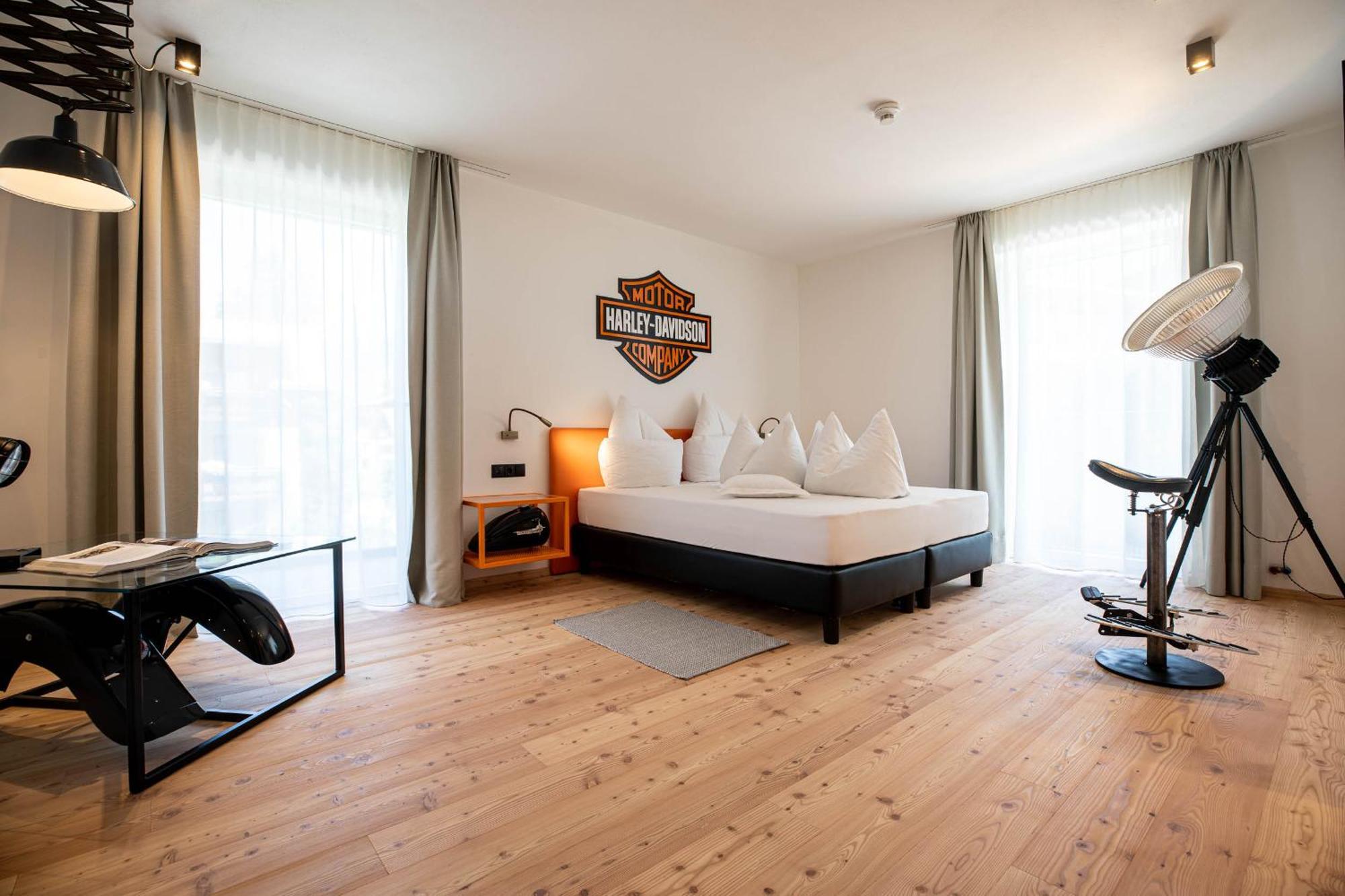 Al Plan Hotel Oldtimer Dolomites St. Vigil Zimmer foto