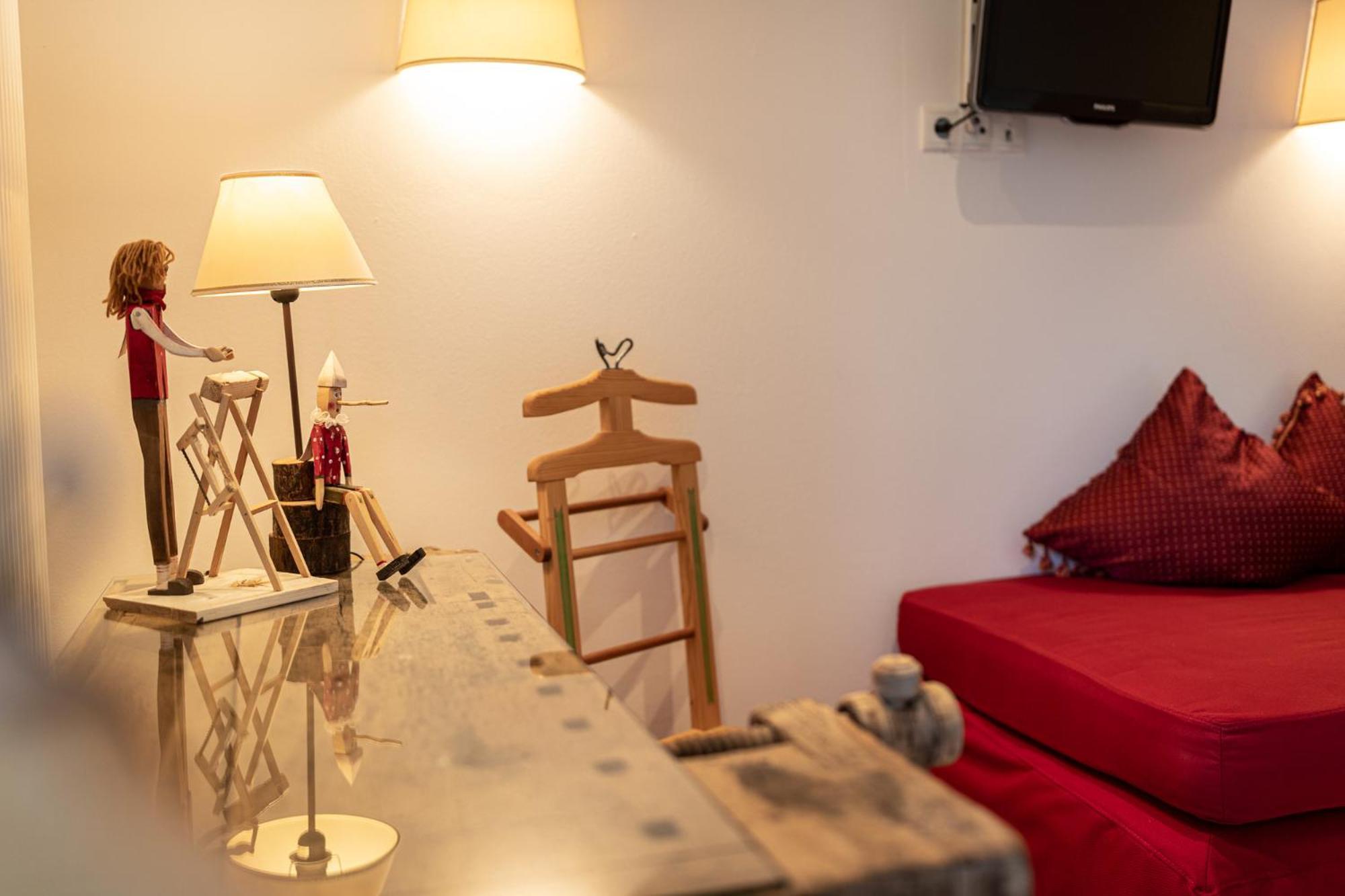 Al Plan Hotel Oldtimer Dolomites St. Vigil Zimmer foto